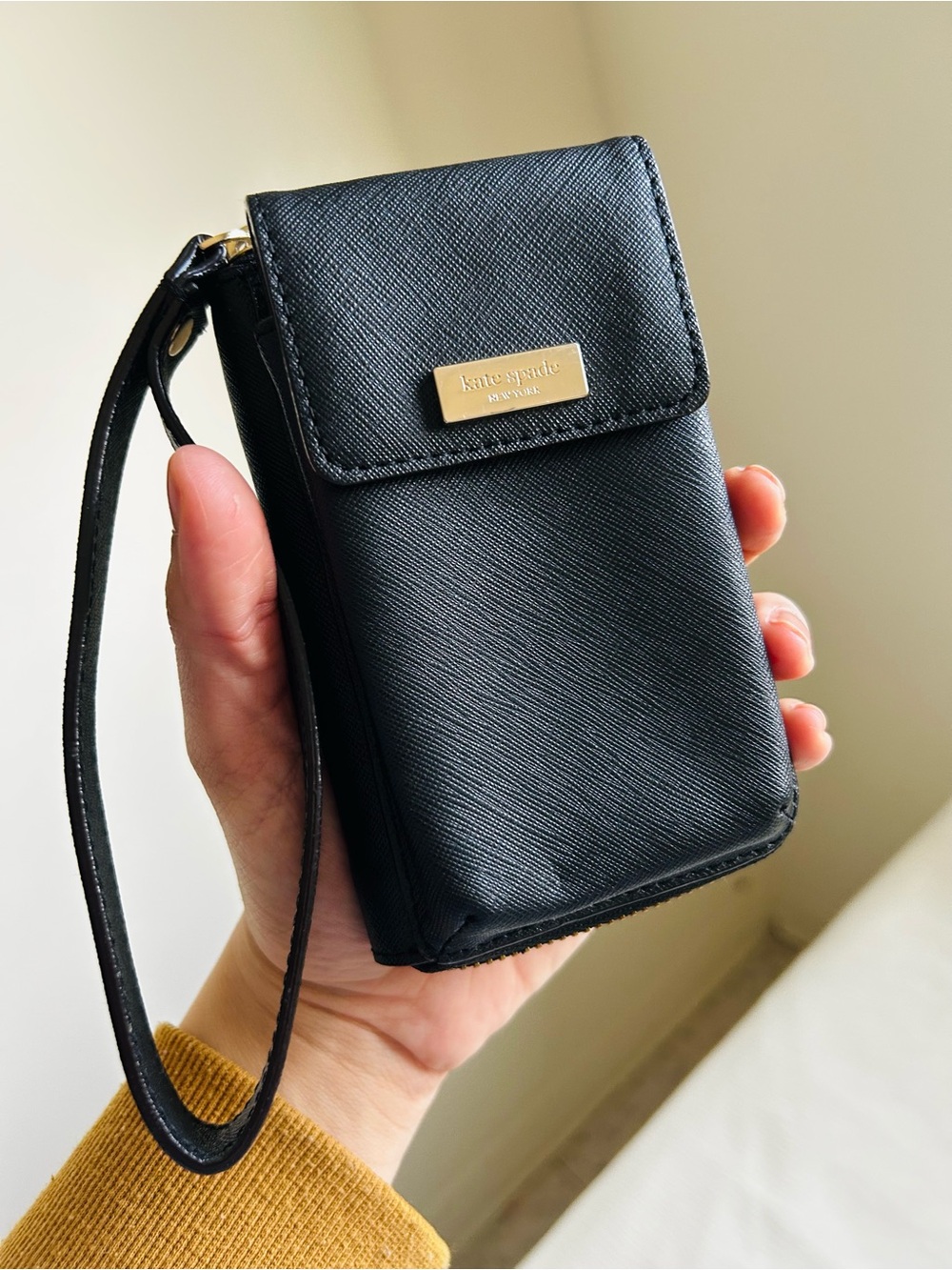 Kate Spade Leather Wristlet Wallet  - black kirstie newbury